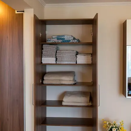 Mathe Apartment *
